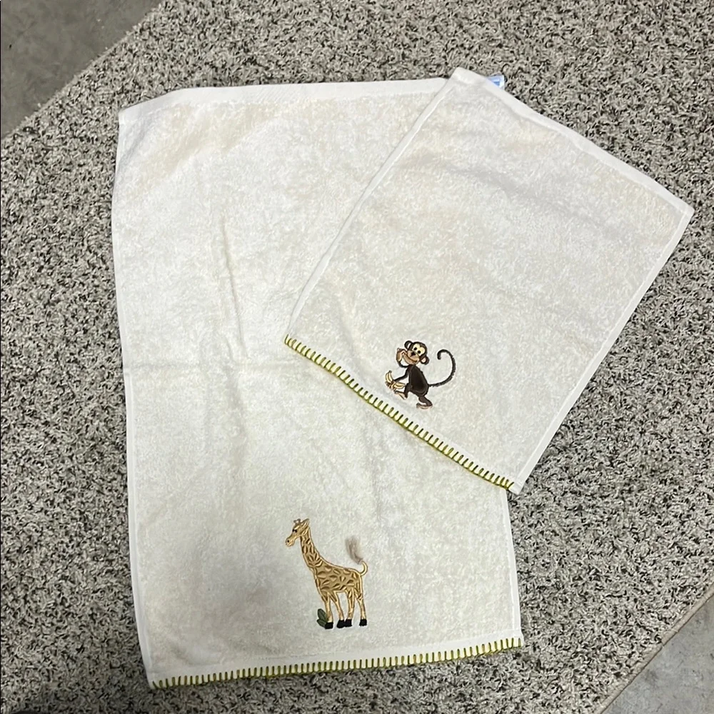 New Monkey and Giraffe Embroidered Towel Set